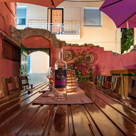 Mascot Garden Bed & Breakfast