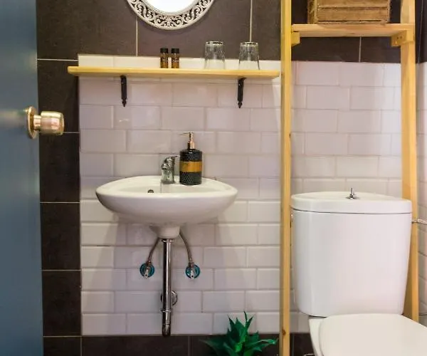 Bed & Breakfast Mascot Garden