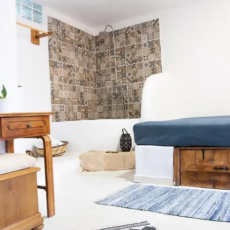 B&B Mascot Garden Rhodes City